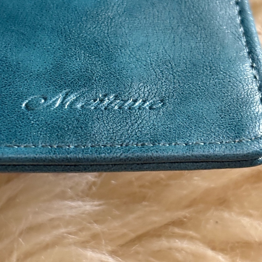 Elegant Teal Embossed Women's Large Wallet - Picture 4 of 4